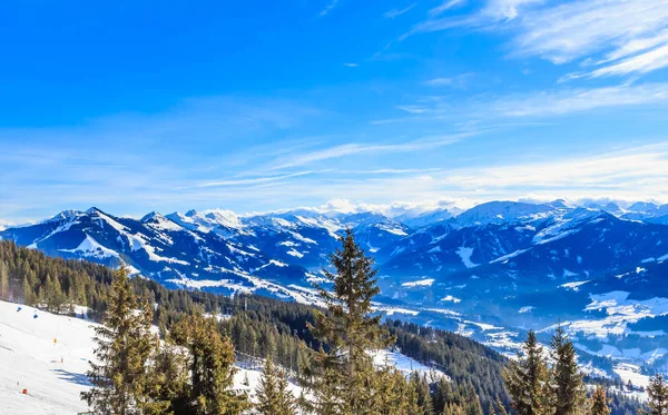 山坡上的滑雪胜地 Hopfgarten，奥地利蒂罗尔 — 图库照片