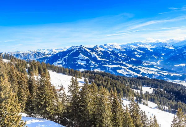 En las pistas de la estación de esquí Hopfgarten, Tirol, Austria — Foto de Stock