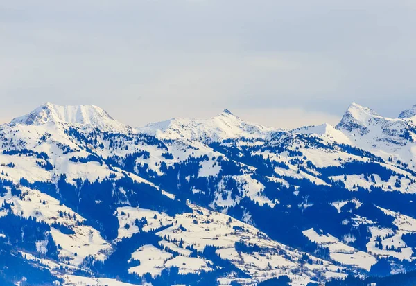 Montanhas com neve no inverno. Estância de esqui Westendorf. Tirol, Aus — Fotografia de Stock