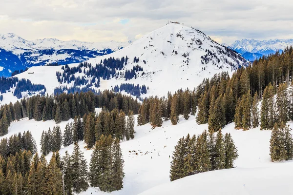 Na stokach narciarskich ośrodek Brixen im Thalef. Tyrol, Austria — Zdjęcie stockowe