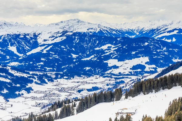 Montañas con nieve en invierno. Estación de esquí Westendorf. Tirol — Foto de Stock