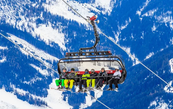 Ανελκυστήρας σκι. Χιονοδρομικό κέντρο Brixen im Thalef. Tyrol, Αυστρία — Φωτογραφία Αρχείου