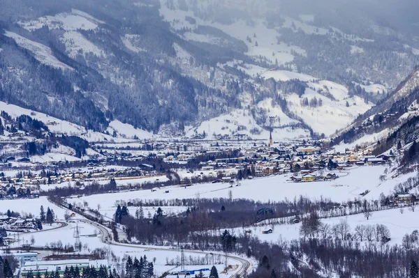 Pohled na rakouské lázeňské a lyžařské středisko Bad Gasteinl, Rakousko — Stock fotografie