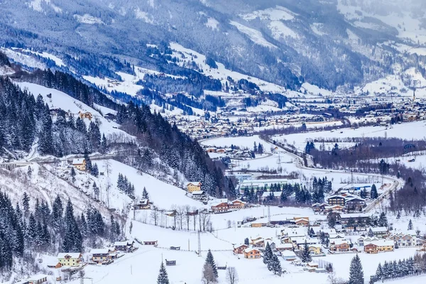 Widok na austriackiej spa i ośrodka narciarskiego Bad Gasteinl, Austria — Zdjęcie stockowe