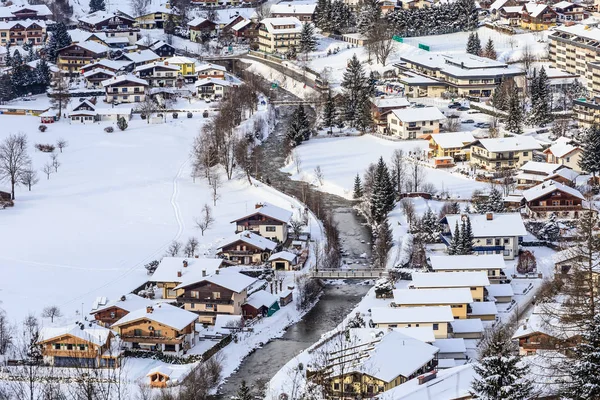 Vista do spa austríaco e estância de esqui Bad Gasteinl, Áustria — Fotografia de Stock