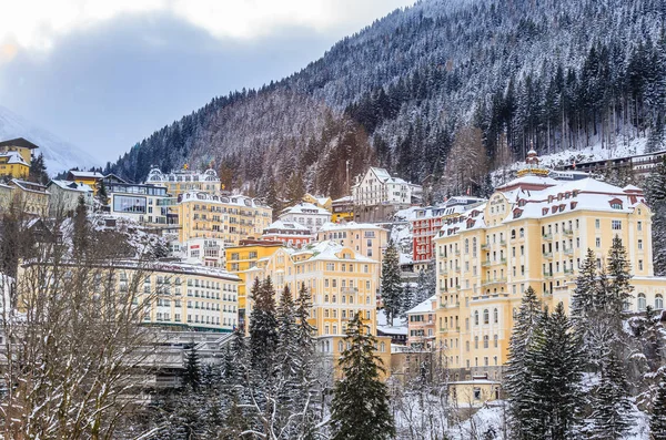 Weergave van hotels in het Oostenrijkse spa en ski-resort Bad Gastein, — Stockfoto