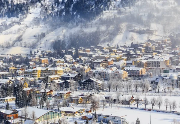 Uitzicht op de stad in het dal van Gastein, Oostenrijk — Stockfoto