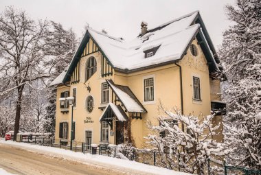 Avusturyalı spa ve Kayak Merkezi Bad Gastein bölgesinde otel görünümünü,