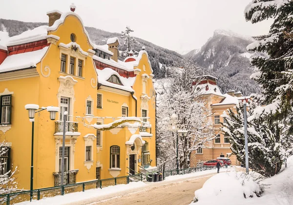 Vista do hotel no spa austríaco e estância de esqui Bad Gastein, Au — Fotografia de Stock