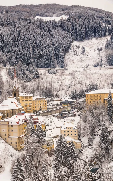 Vista de hoteles en el balneario austriaco y estación de esquí Bad Gastein , — Foto de Stock