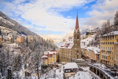 Kilise St. Primus ve Felitsian. Avusturyalı spa ve ski resort 
