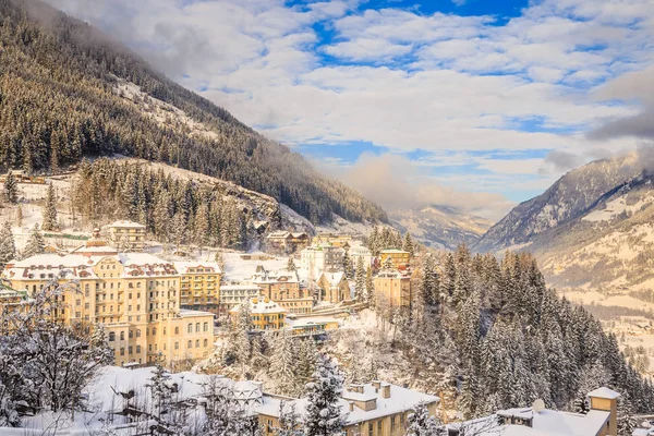 Weergave van hotels in het Oostenrijkse spa en ski-resort Bad Gasteinl, — Stockfoto