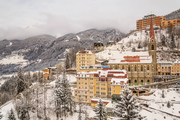 Vista de hoteles en el balneario austriaco y estación de esquí Bad Gasteinl , — Foto de Stock