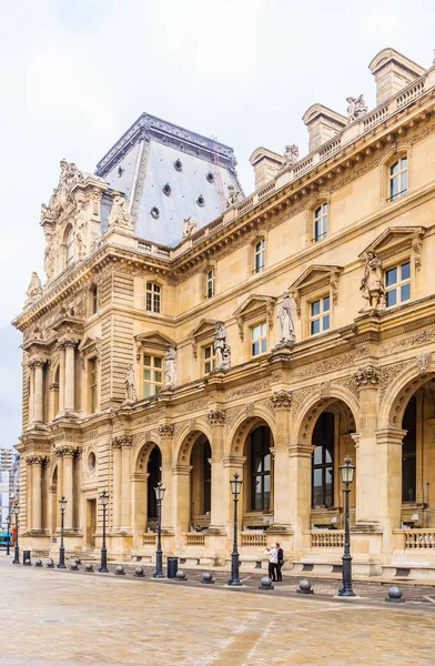 Richelieu-vleugel van het Louvre paleis. Parijs. Frankrijk — Stockfoto