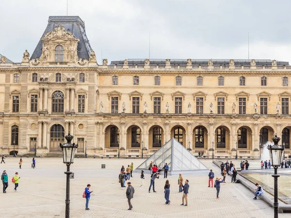 Área del Museo del Louvre. Ala Richelieu. París, Francia —  Fotos de Stock