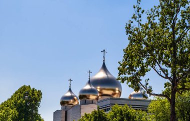 Holy Trinity Katedrali ve Rus Ortodoks ruhani 