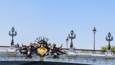 Heykeller Alexander III Köprüsü Paris, Fransa. 