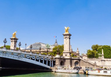 Paris'te Seine Alexander III köprüden.