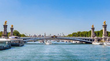 Paris'te Seine Alexander III köprüden. 