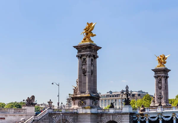 Fragmento del puente Alejandro III sobre el Sena en París , — Foto de Stock