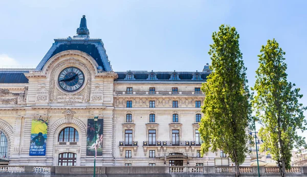 Museo de Orsay a orillas del Sena, París, Francia —  Fotos de Stock