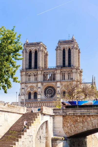 Zachodniej fasady katedry Notre-Dame de Paris, most Petit P — Zdjęcie stockowe