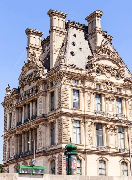 Fragment van Flora paviljoen ot het Louvre. Parijs. Frankrijk — Stockfoto