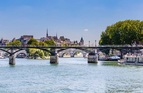 Ponts Τεχνών και Pont Neuf στο Παρίσι πάνω από τον ποταμό ΣΕΝΑ. Παρίσι — Φωτογραφία Αρχείου