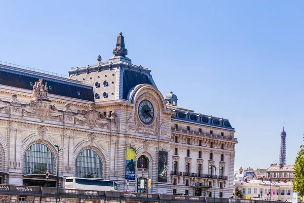 Orsay Museum aan de oever van de rivier de Seine, Paris, Frankrijk — Stockfoto