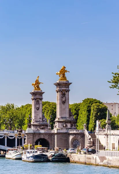 Fragmento del puente Alejandro III sobre el Sena en París , — Foto de Stock