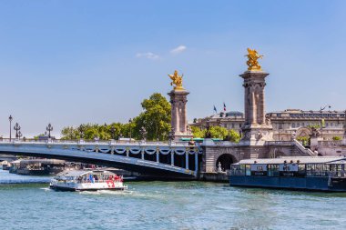 Paris, Fransa - 9 Mayıs 2017: Alexander III köprüden Seine Paris, Fransa. Denizden görüntülemek