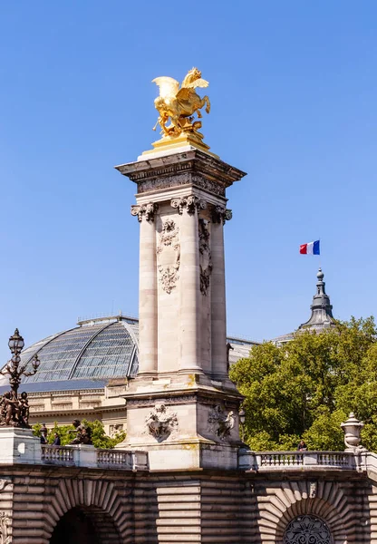 Fragmento Ponte Alexandre Iii Através Sena Paris França Vista Água — Fotografia de Stock