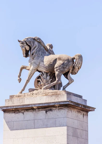 Парижі. Статуя коня Тамер міст Jena — стокове фото