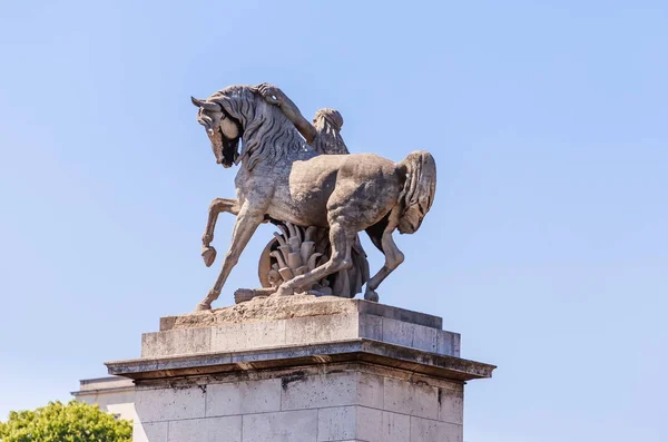 Paryż. Statua konia Pogromca do mostu w Jenie — Zdjęcie stockowe