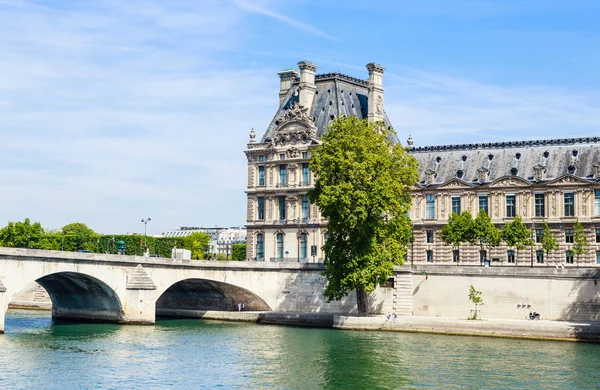 Flora Pavilion ot Louvre ve Pont Royal. Paris. Fransa — Stok fotoğraf