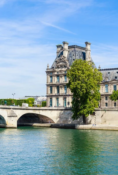 Flora Pavilion ot the Louvre and Pont Royal. Paris. France — Stock Photo, Image