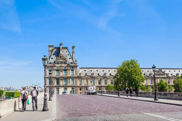 Flora paviljoen ot het Louvre en Pont Royal. Parijs. Frankrijk — Stockfoto