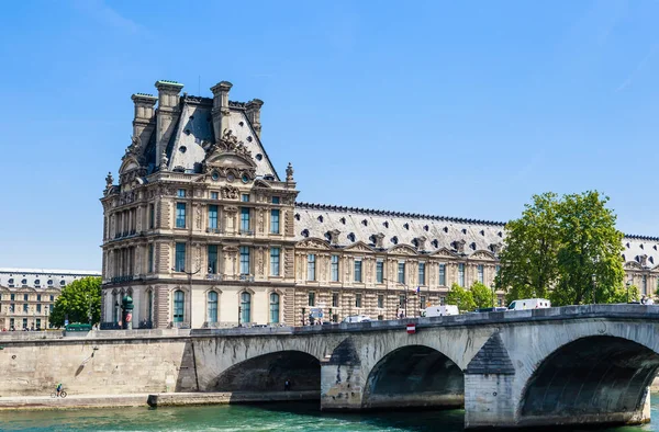 Flora Pavilion ot Louvre ve Pont Royal. Paris. Fransa — Stok fotoğraf
