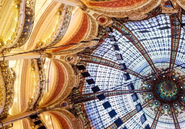 Paris, Fransa, Galeries Lafayette bölümü kubbeli çatısı 