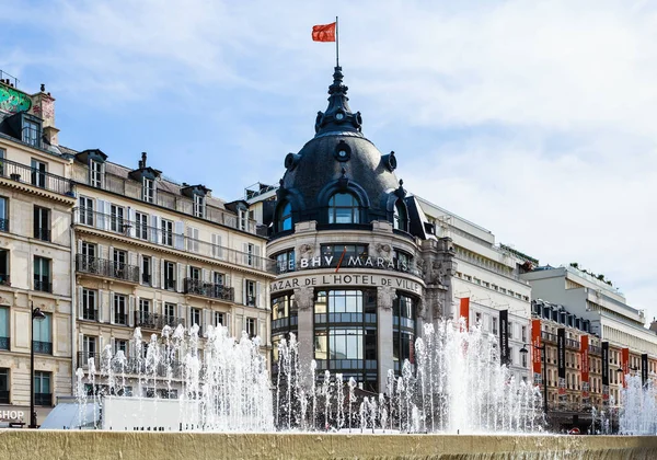 Fountain on place Hotel-de-Ville. Paris. France — Stock Photo, Image