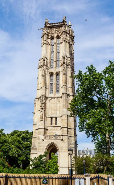 Башня Святого Жака в центре Парижа — стоковое фото