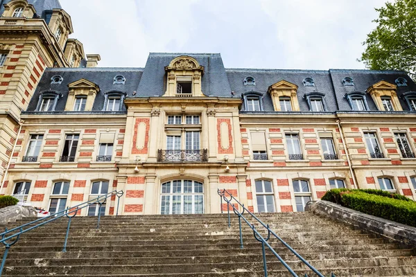 Das Gebäude des Rathauses in Versailles (hotel de ville). fr — Stockfoto