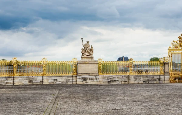 Golden Gate of Chateau de Versailles. Paris, France, Europe — Stock Photo, Image