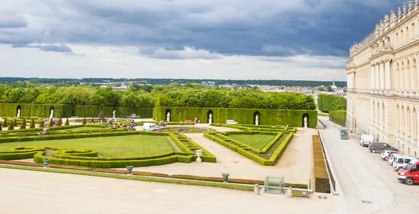 Vista del parque desde la ventana del Palacio de Versalles — Foto de Stock