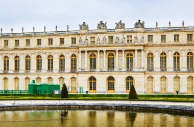 Versailles Sarayı ve Parkı Paris yakınlarında