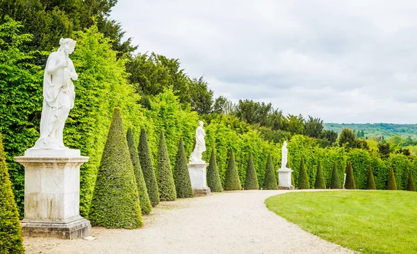 法国, 凡尔赛宫殿公园的雕像 — 图库照片