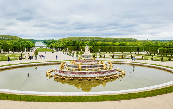 Nahaufnahme des Latona-Brunnens im Garten des Schlosses von Versailles — Stockfoto