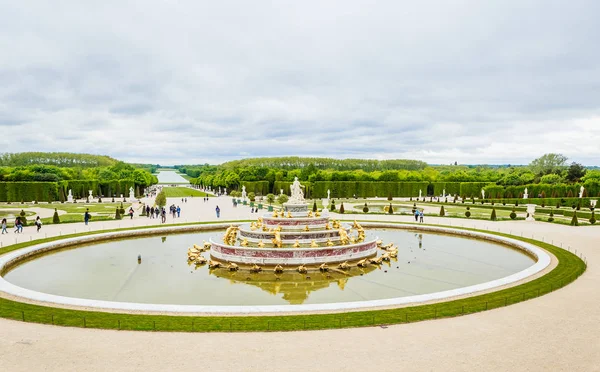 Nahaufnahme des Latona-Brunnens im Garten des Schlosses von Versailles — Stockfoto