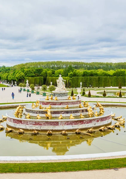 Szczelnie-do góry fontanna Latona w ogrodach pałacu wersalskiego — Zdjęcie stockowe