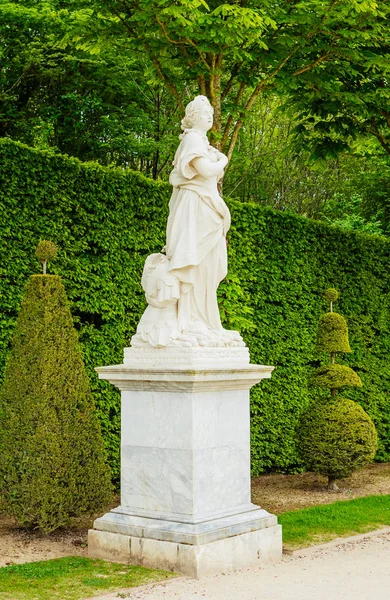 One of many sculptures in the antique style — Stock Photo, Image